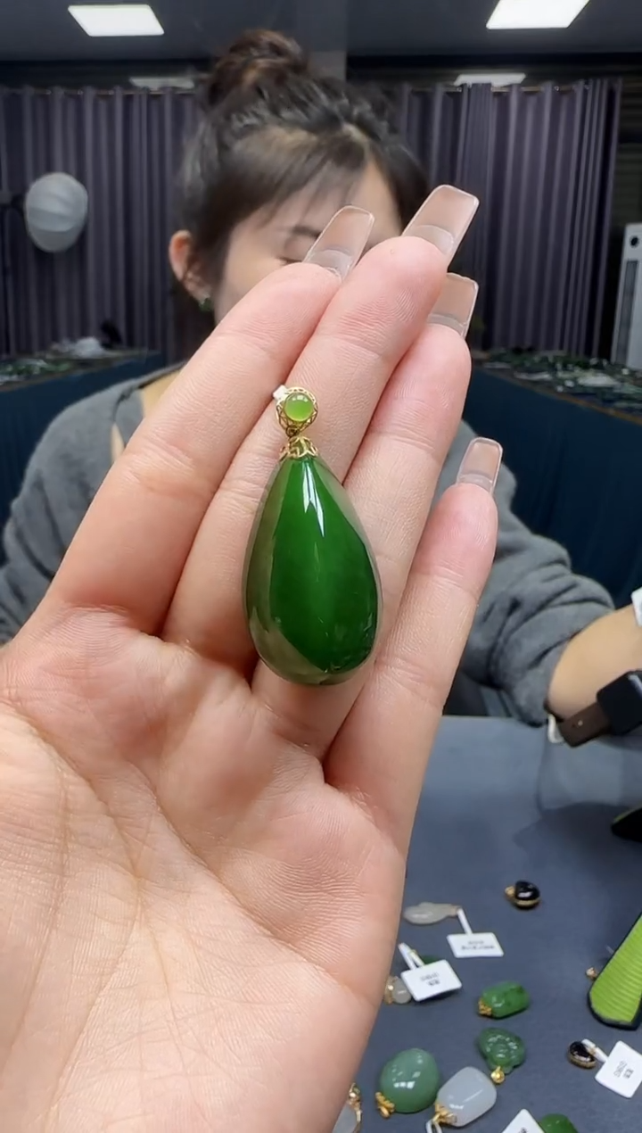【闪购商品】和田玉挂件18K金镶嵌1