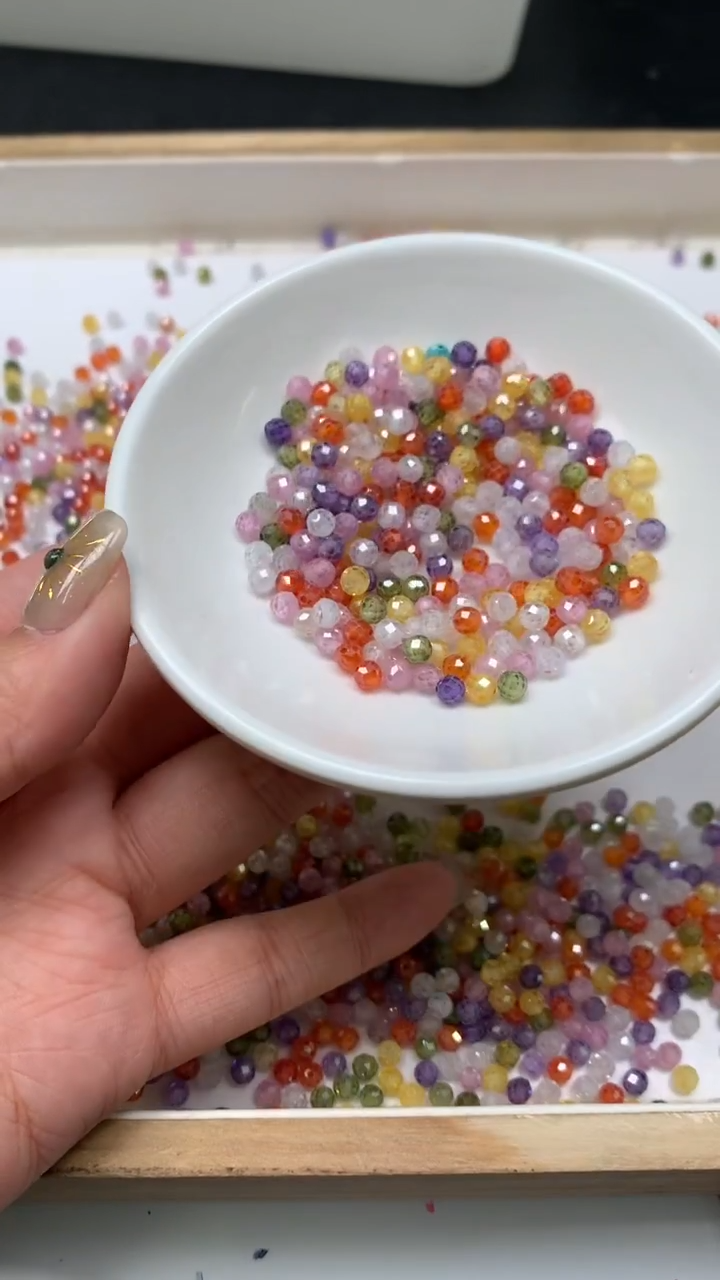 未镶嵌天然锆石散珠B2086 彩锆石切面4mm30个8元