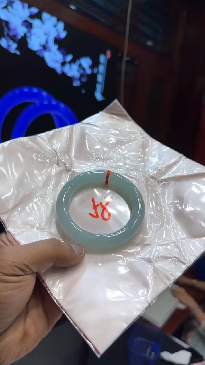 翡翠手镯未镶嵌手镯