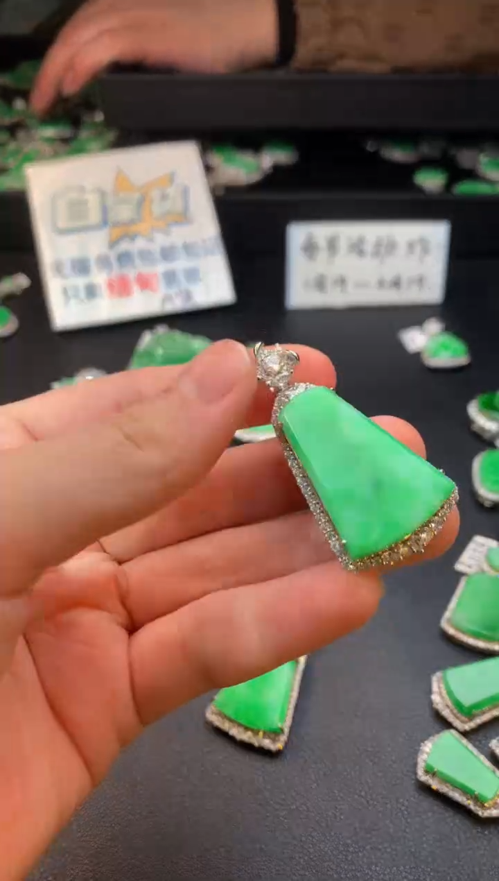【闪购商品】翡翠颈饰银S925镶嵌翡翠