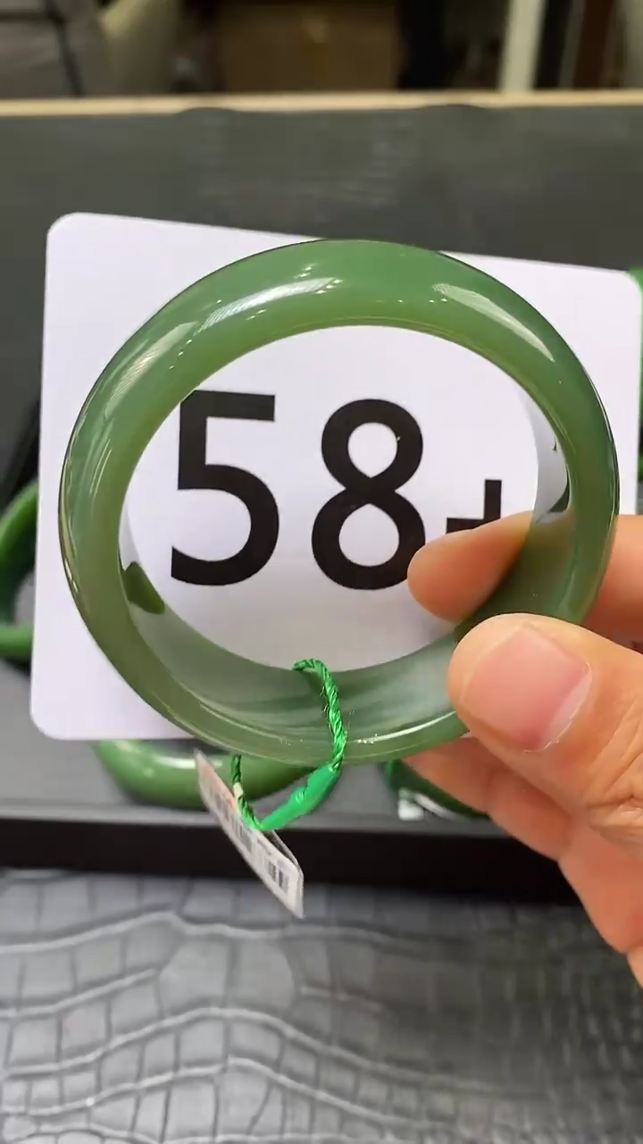 【闪购商品】和田玉碧玉手镯未镶嵌一个