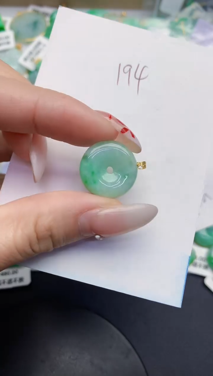 【闪购商品】翡翠颈饰18K金镶嵌0000000000