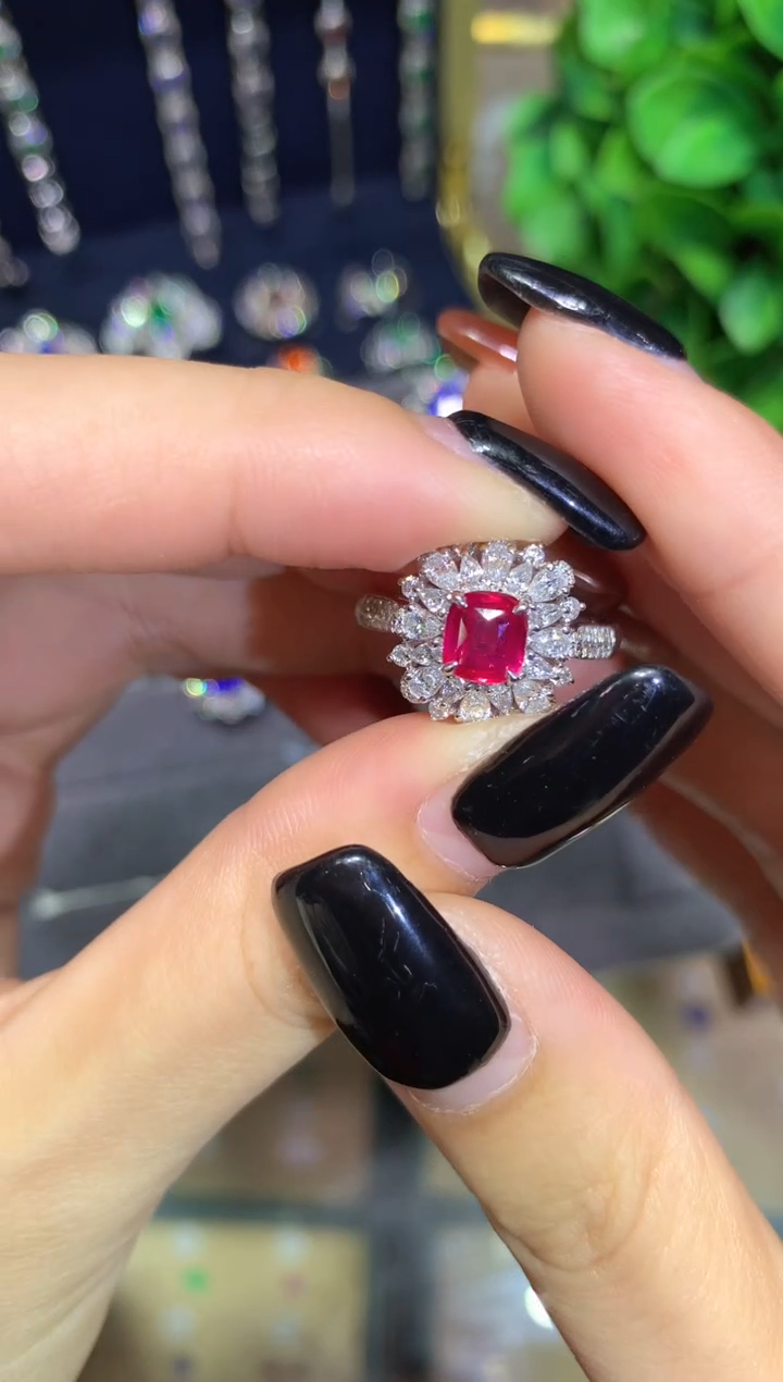 18K金镶嵌戒指红宝石1.02ct无烧鸽血红