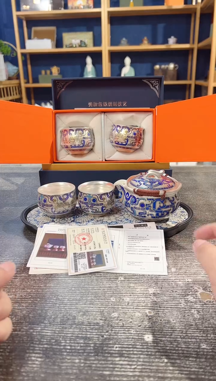 【闪购商品】其他郑丽清银山舍敦煌鎏银手抓壶+4杯+青花盘