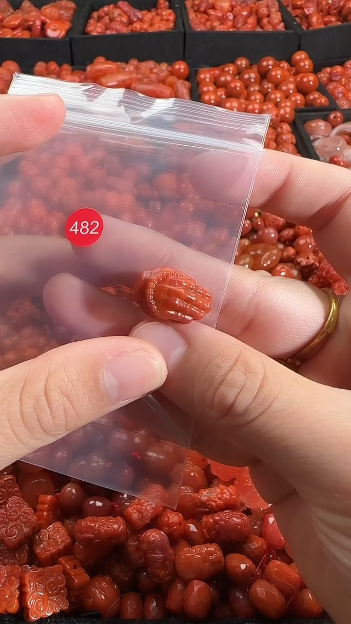 颈饰未镶嵌南红玛瑙1