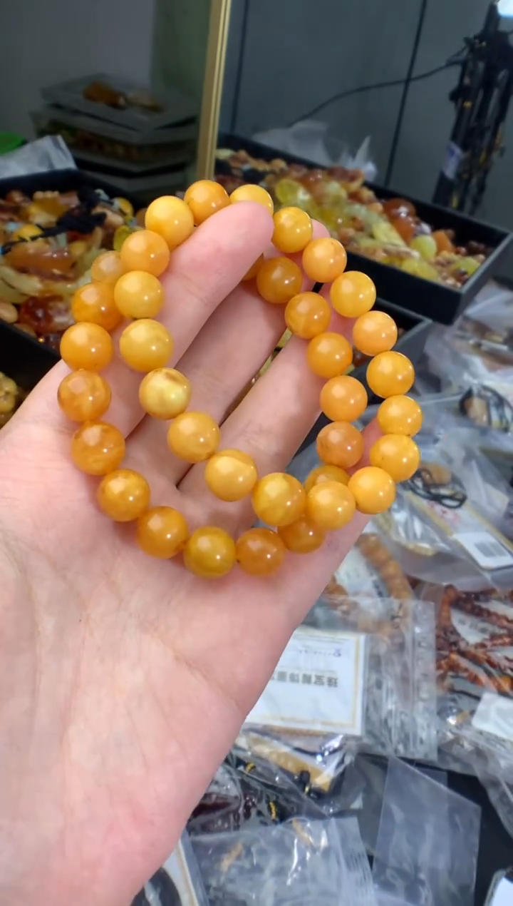 蜜蜡未镶嵌珠宝奇石多样性发其一