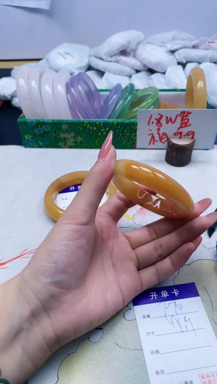 【闪购商品】石英质玉手镯未镶嵌270/48.9