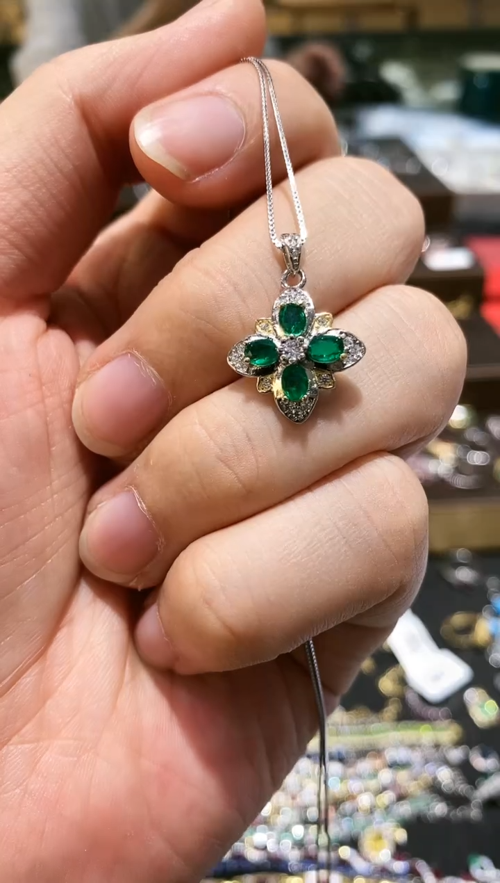 【闪购商品】祖母绿颈饰银S925镶嵌吊坠