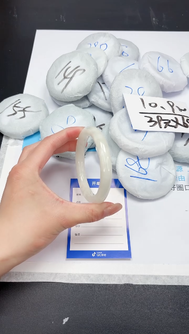 【闪购商品】和田玉手镯未镶嵌A243-58.5