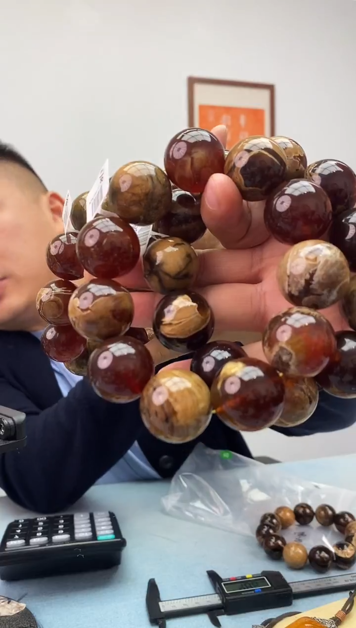 琥珀未镶嵌珠宝奇石假一罚十，A1溶洞多样性发一件086