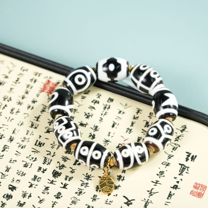 【老掌柜】多宝黑白达洛玛瑙手串/M121149