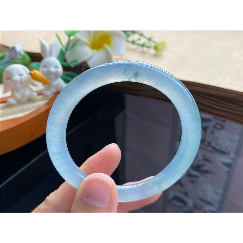 1118期》冰蓝水飘花圆条10785号53-8.3-8.2 它的底色是很清透的