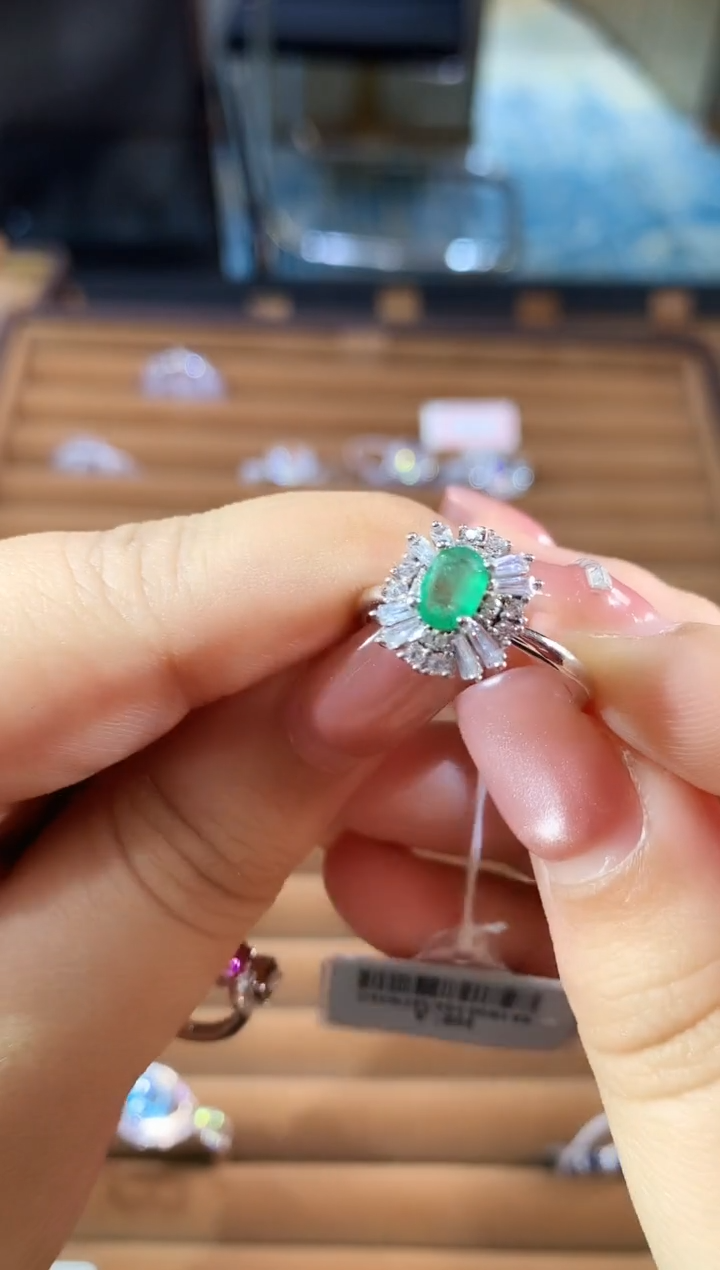 【闪购商品】祖母绿戒指银S925镶嵌戒指010