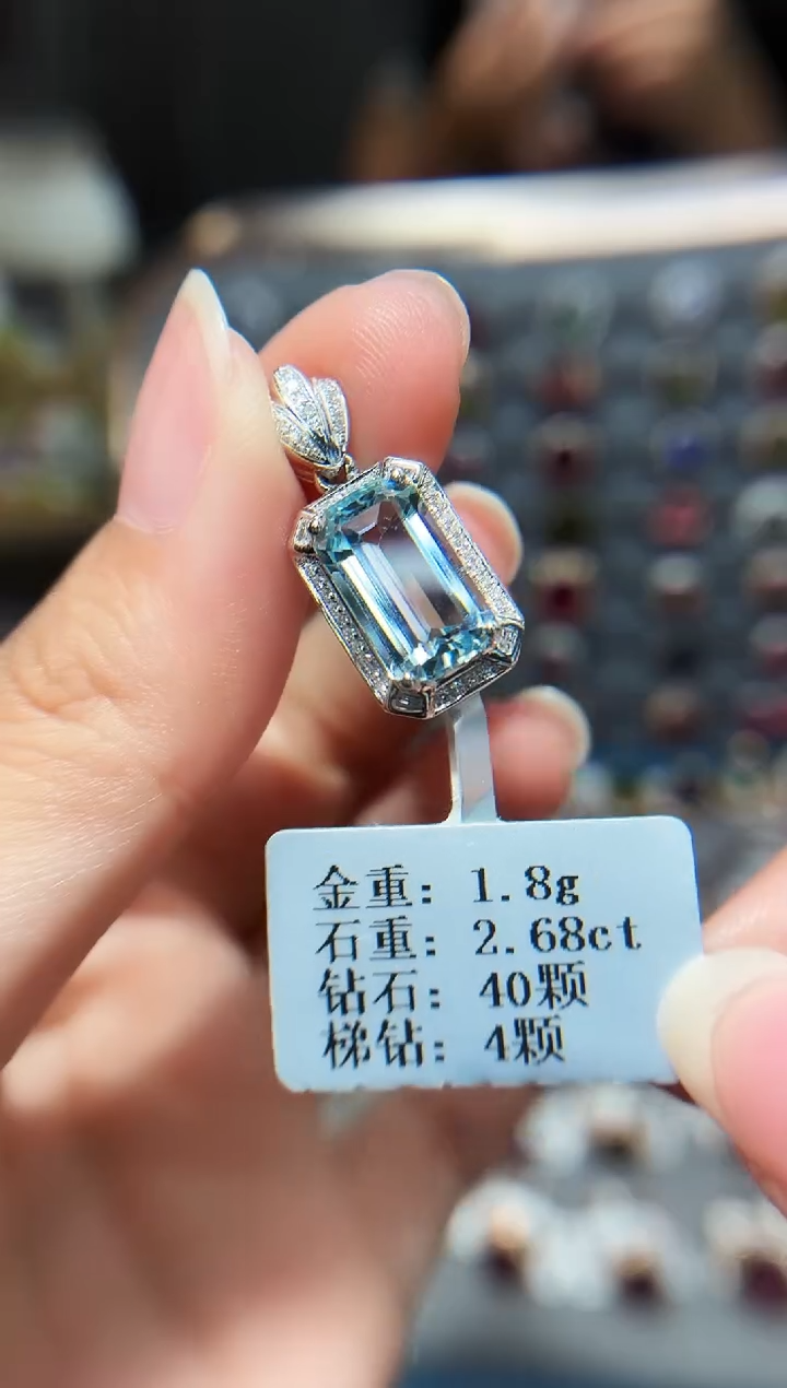 18K金镶嵌颈饰海蓝宝石2.68.