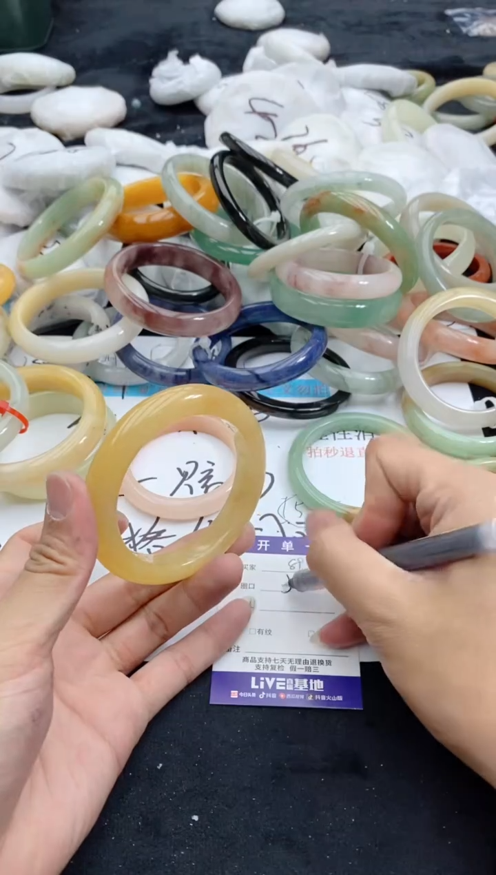 【闪购商品】石英质玉手镯未镶嵌89