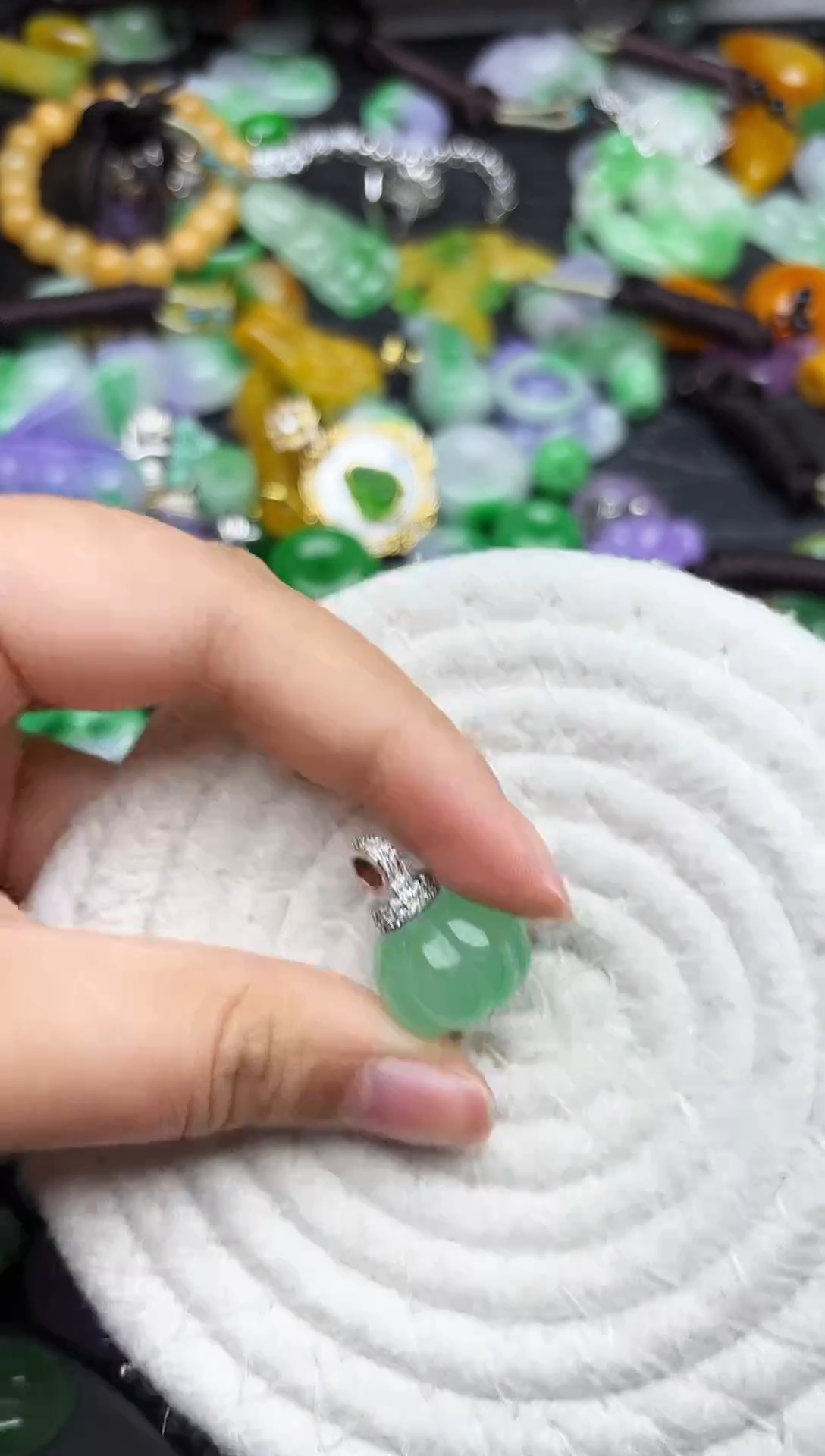 颈饰未镶嵌翡翠缅甸翡翠吊坠