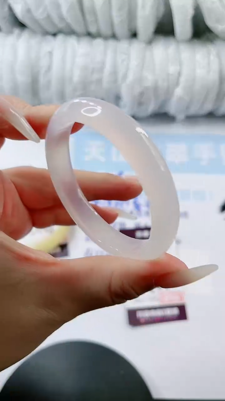 【闪购商品】石英质玉手镯未镶嵌多样性发货L447