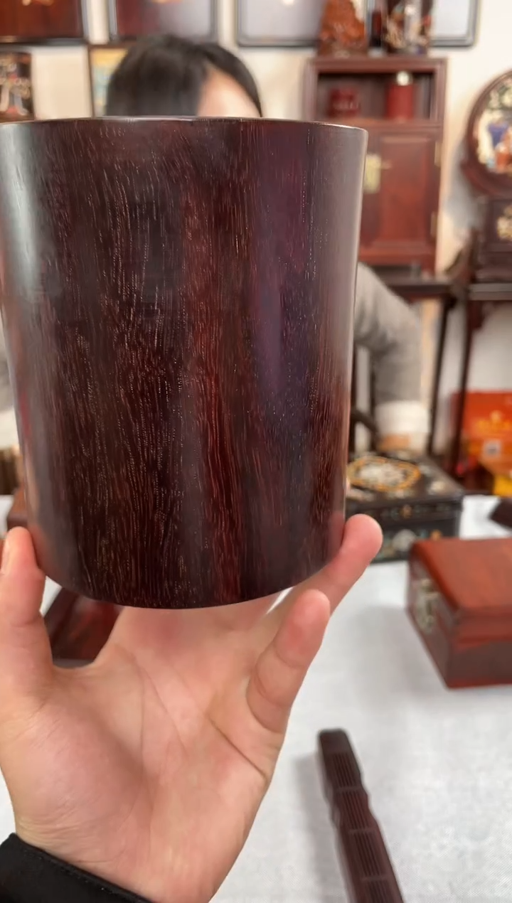 【闪购商品】紫檀木类成套家具满星笔筒