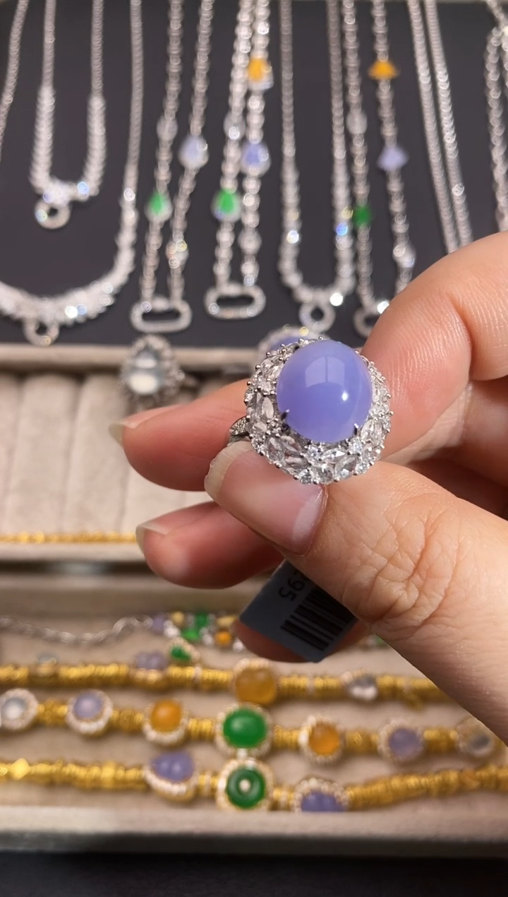 18K金镶嵌戒指翡翠M***M戒指尾款10000