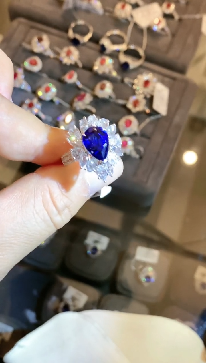 【闪购商品】蓝宝石戒指18K金镶嵌3.05ct/展会专属价/皇家蓝