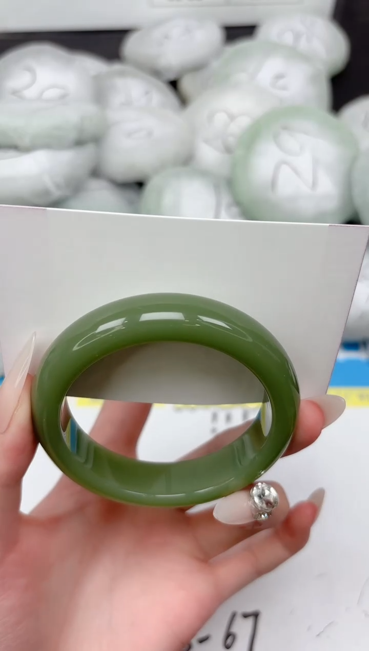 未镶嵌手镯石英质玉117-54.4