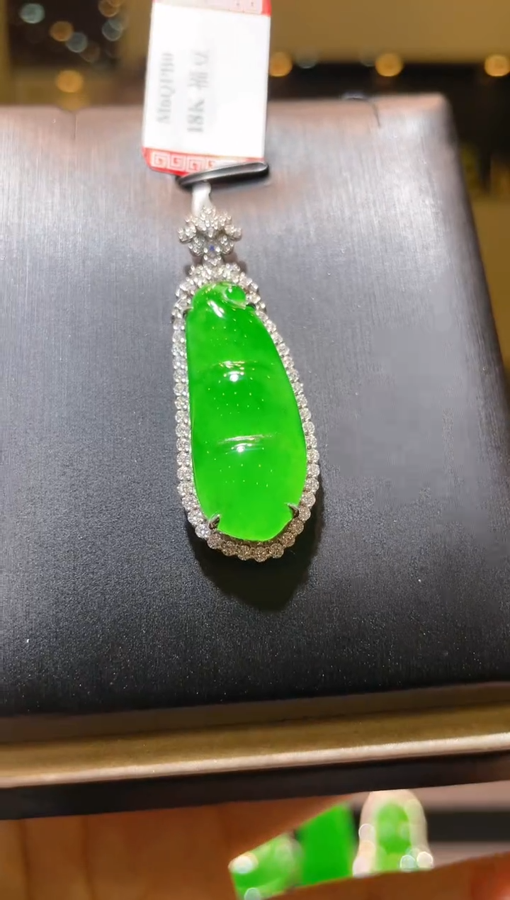 【闪购商品】翡翠吊坠(赠链)18K金镶嵌A75
