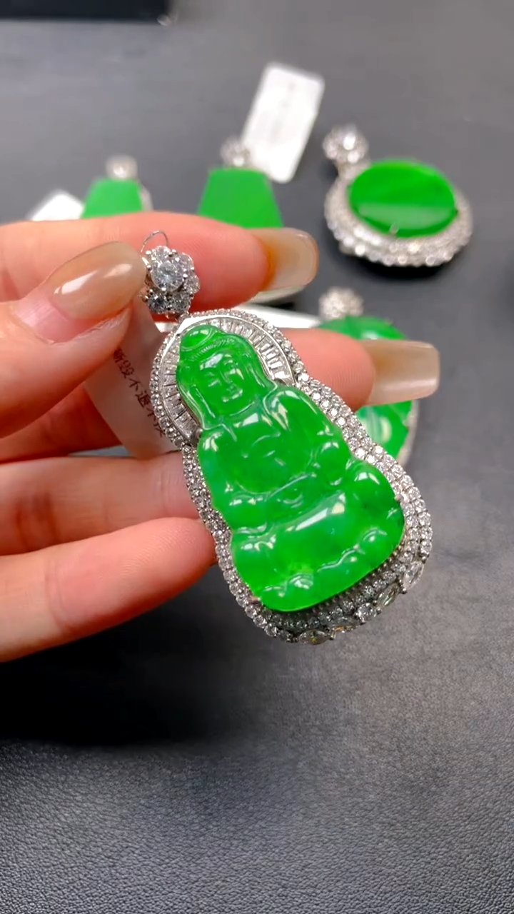 颈饰银S925镶嵌翡翠吊坠