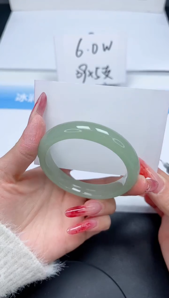 【闪购商品】石英质玉手镯未镶嵌228/56