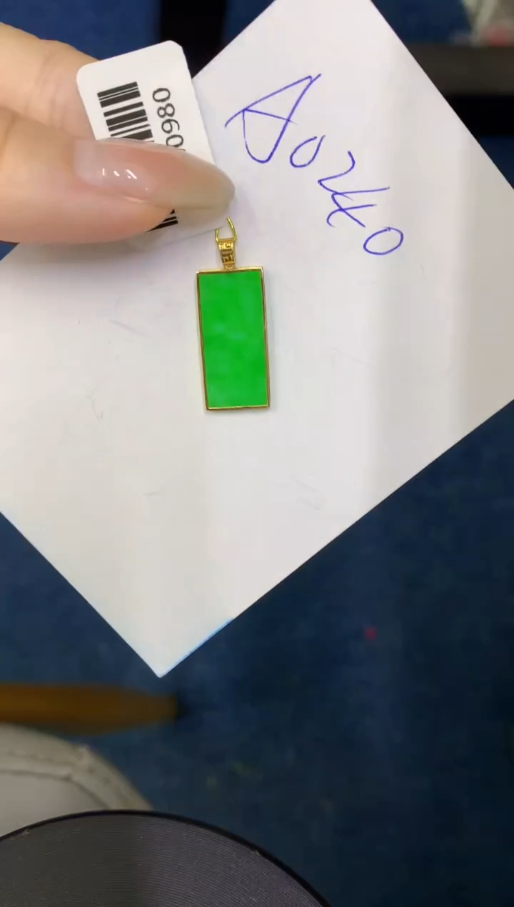 翡翠18K金镶嵌颈饰缅甸天然翡翠A货