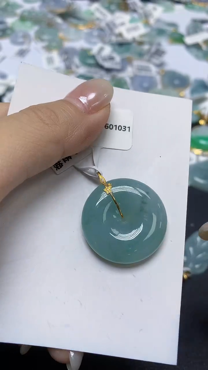 翡翠18K金镶嵌颈饰天然缅甸翡翠A货