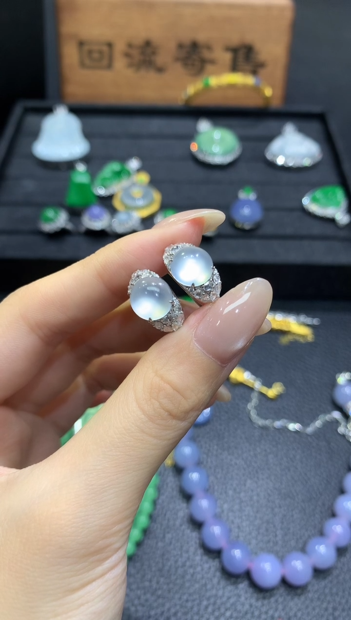 18K金镶嵌翡翠耳饰田*全款26180 定金5000