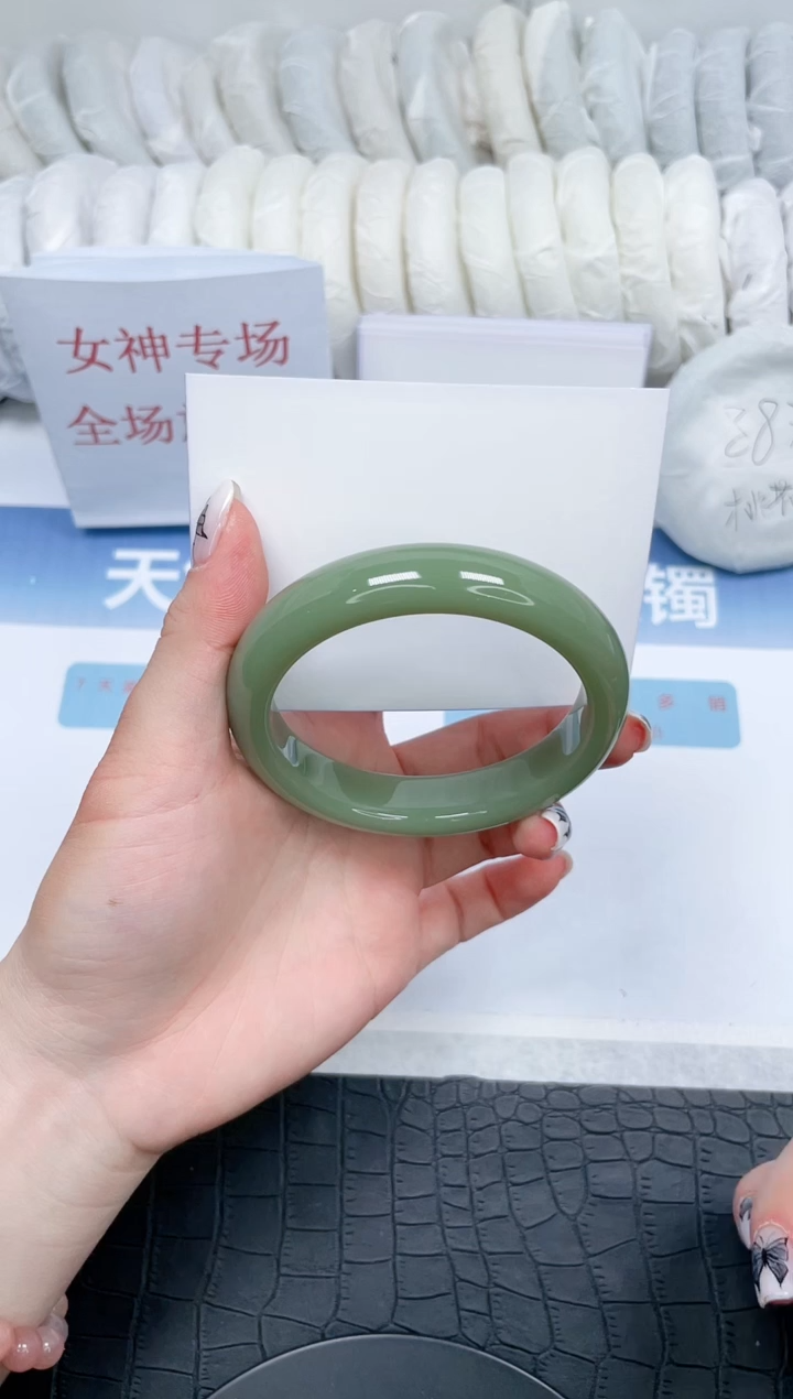 【闪购商品】石英质玉手镯未镶嵌359-59.5