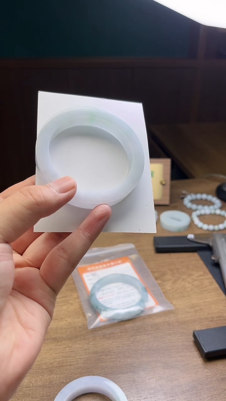 未镶嵌手镯定制翡翠蜗**毒定制