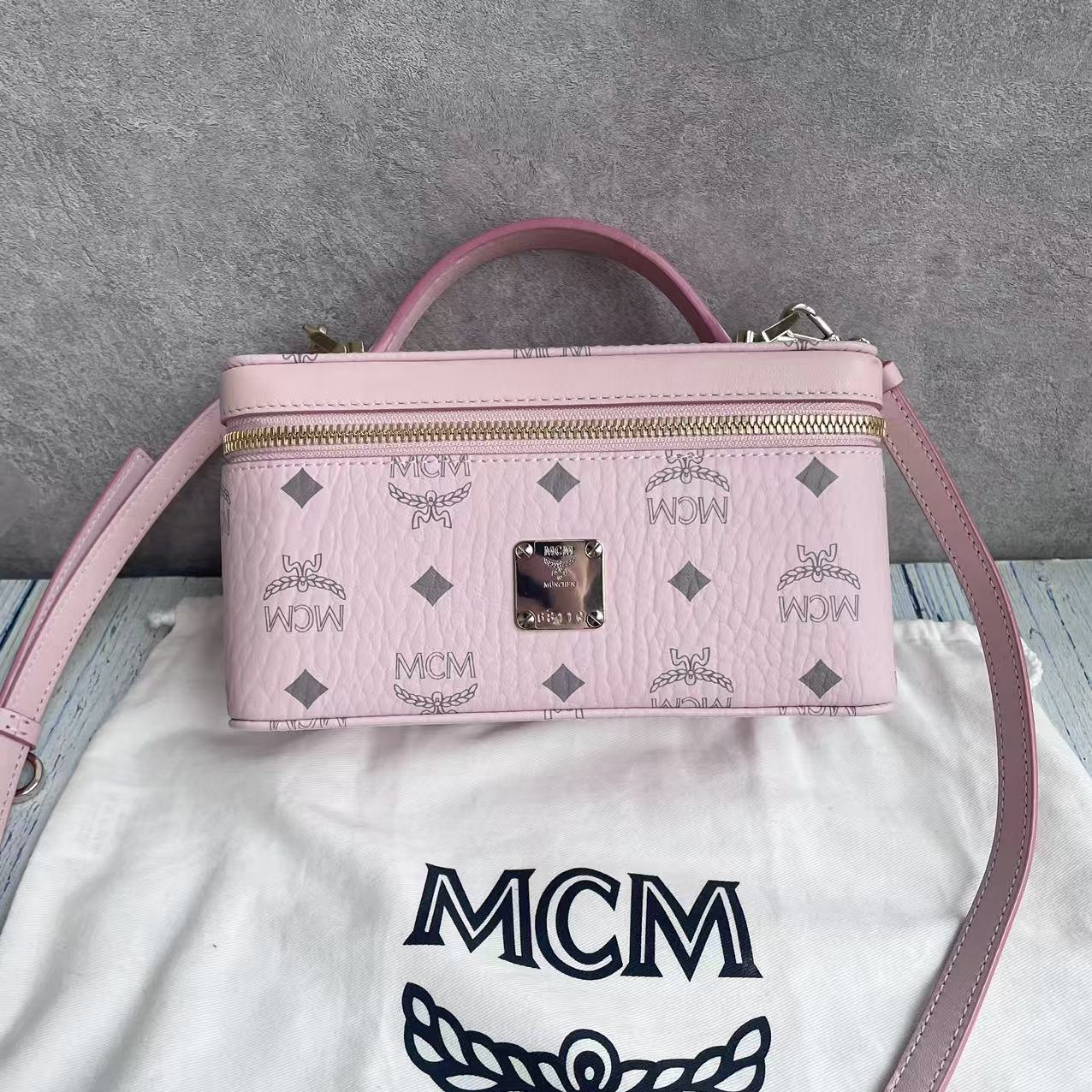 99新 MCM mcm雾霾粉化妆盒斜挎包
