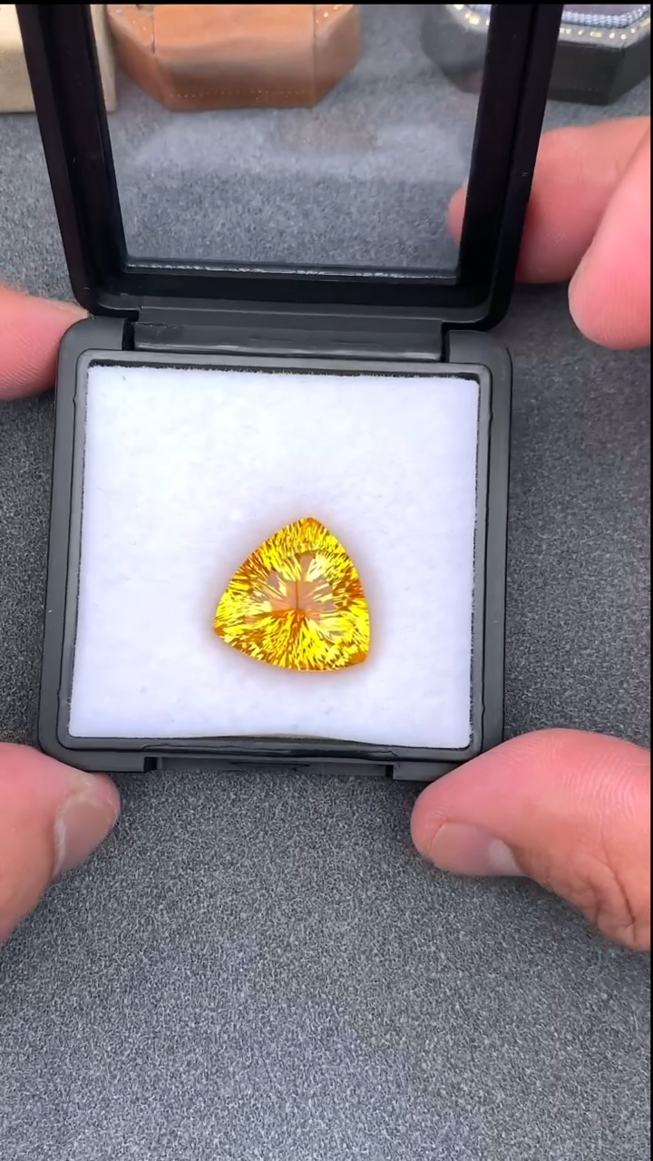 【闪购商品】黄晶裸石未镶嵌20.775克拉