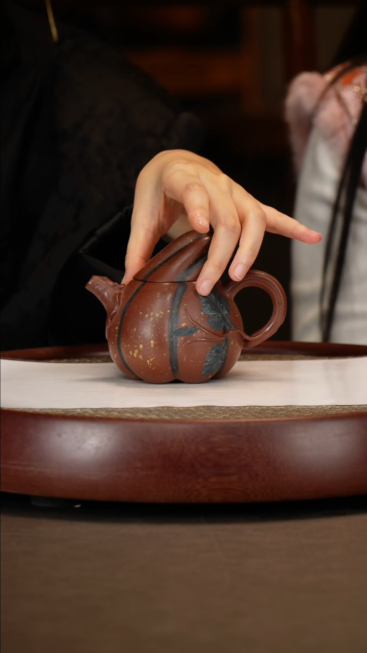 【闪购商品】紫砂茶壶紫泥瓜韵220c+墨宝