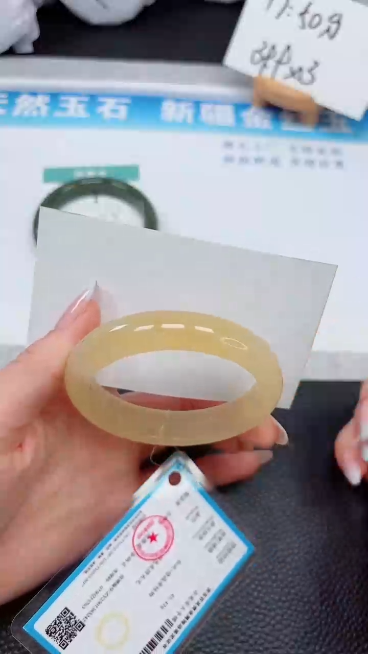 【闪购商品】石英质玉手镯未镶嵌30