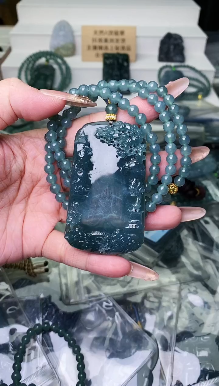 颈饰未镶嵌翡翠 