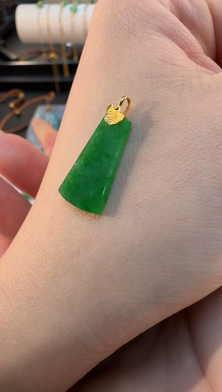 【闪购商品】翡翠颈饰18K金镶嵌缅甸翡翠A货吊坠