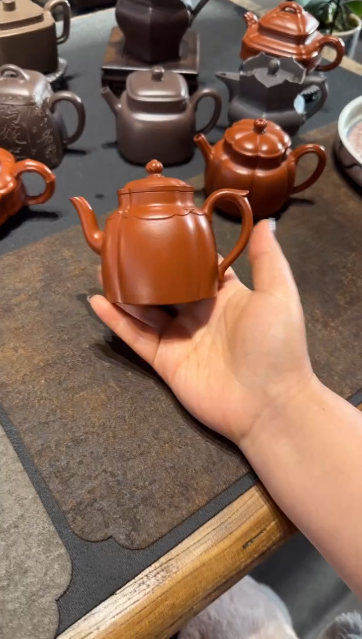 【闪购商品】紫砂茶壶锦绣如意 朱泥