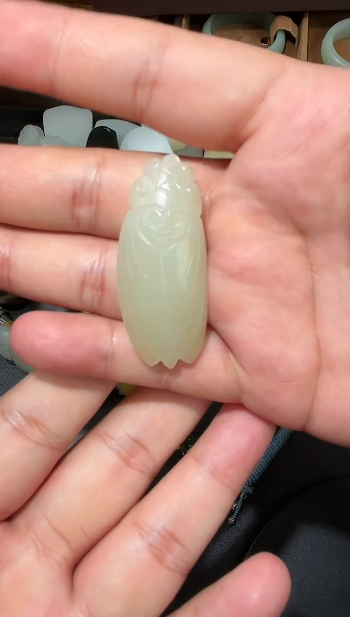 颈饰未镶嵌和田玉蝉