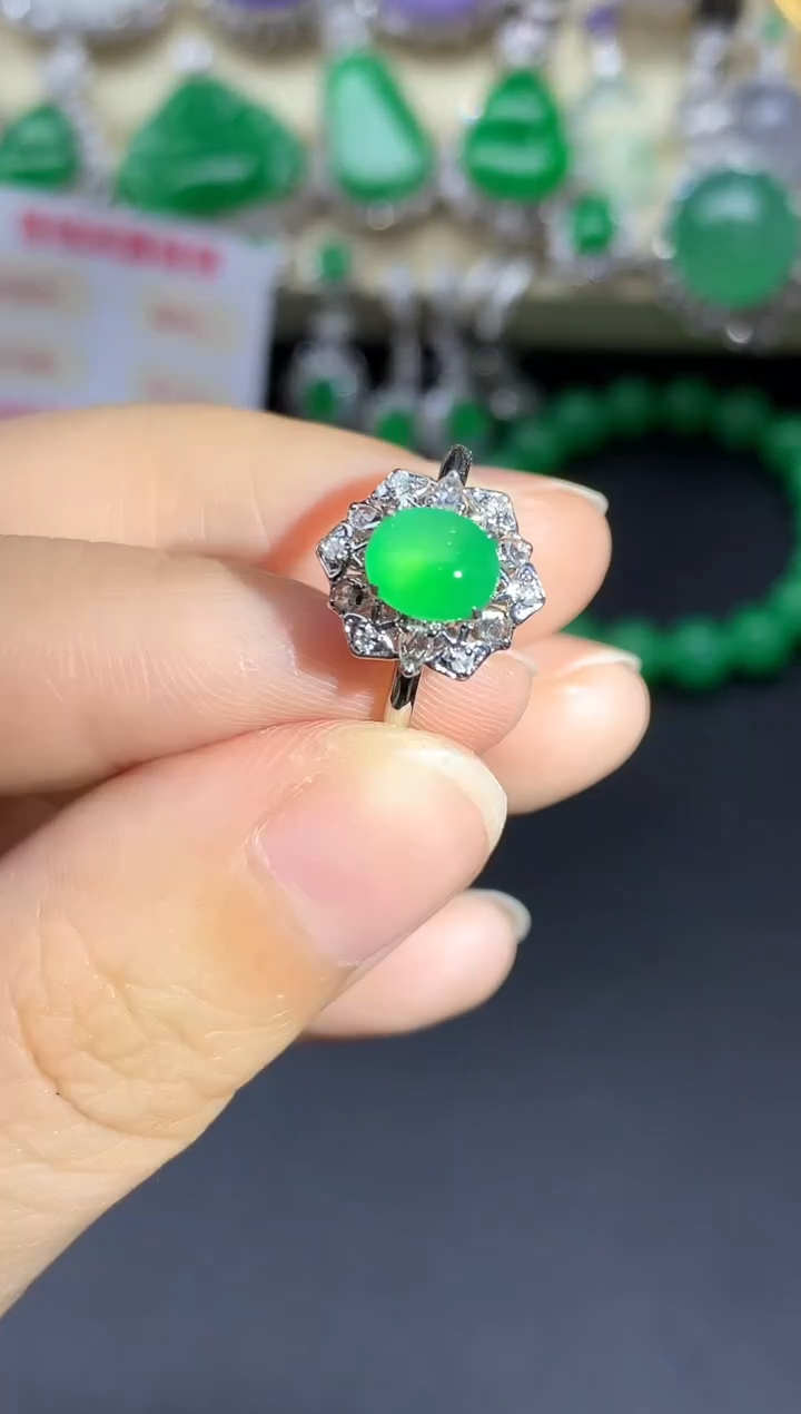 18K金镶嵌戒指翡翠600 -中国好珍宝