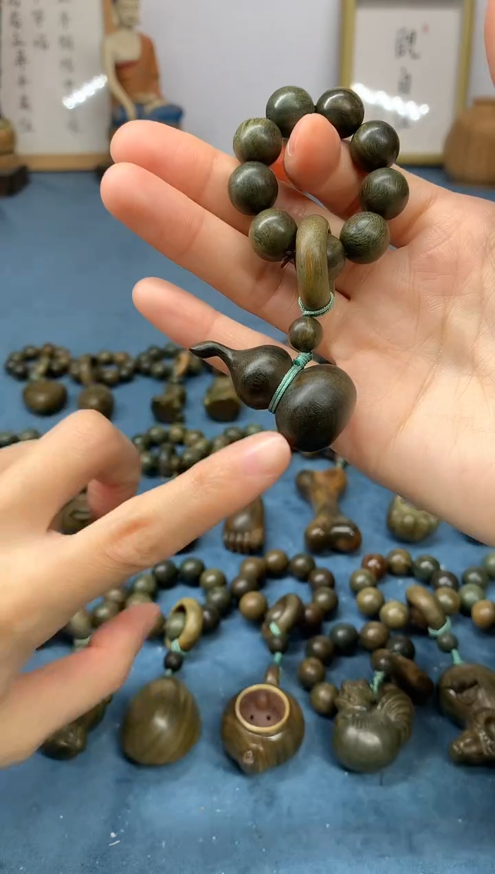 【闪购商品】维腊木（绿檀）把件葫芦 盘玩件