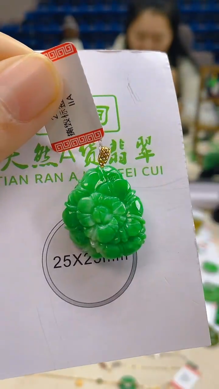 颈饰18K金镶嵌翡翠新号开播 全场乱卖