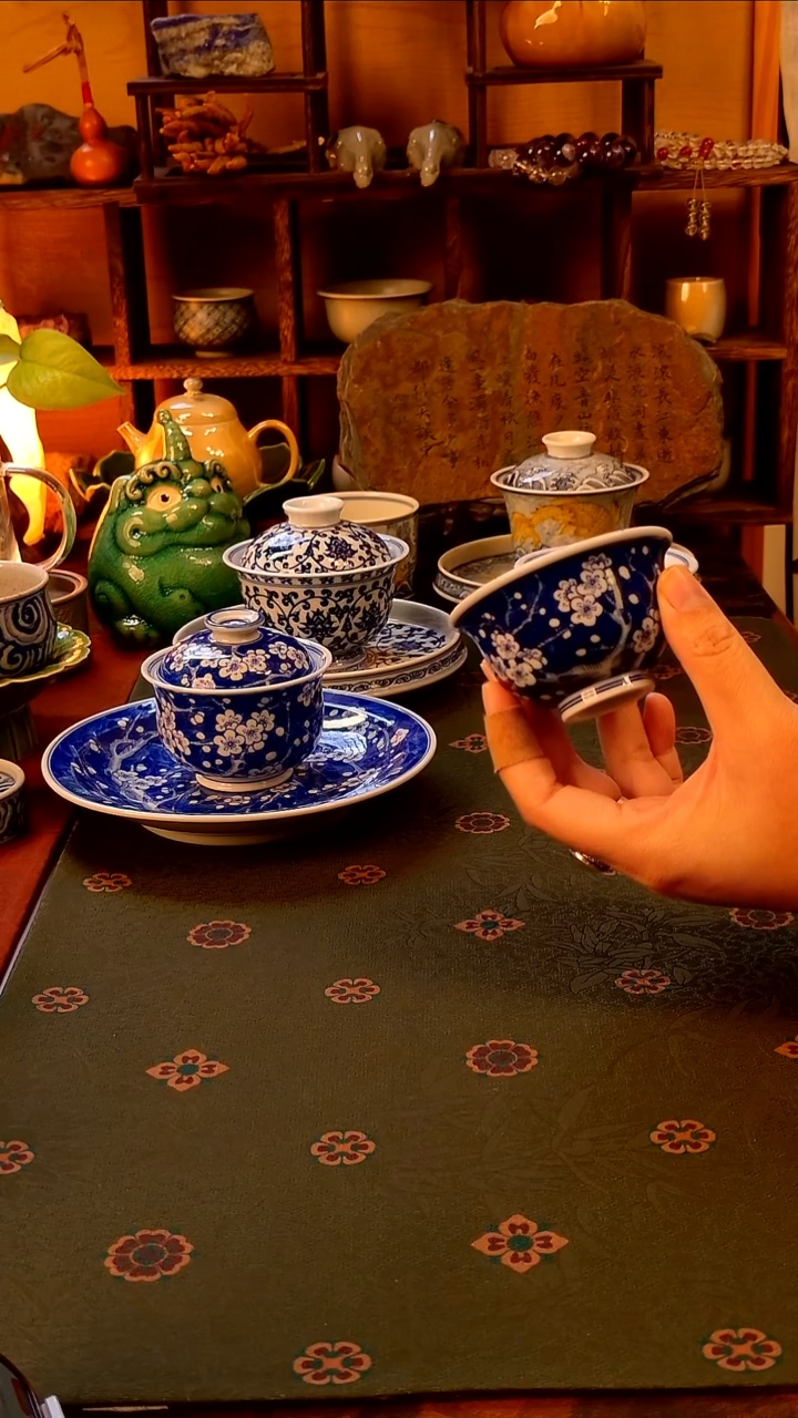 【手工手绘蓝地冰梅小压手杯】