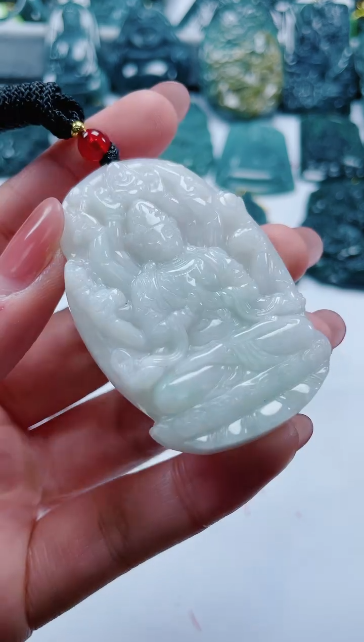 【闪购商品】翡翠颈饰未镶嵌         