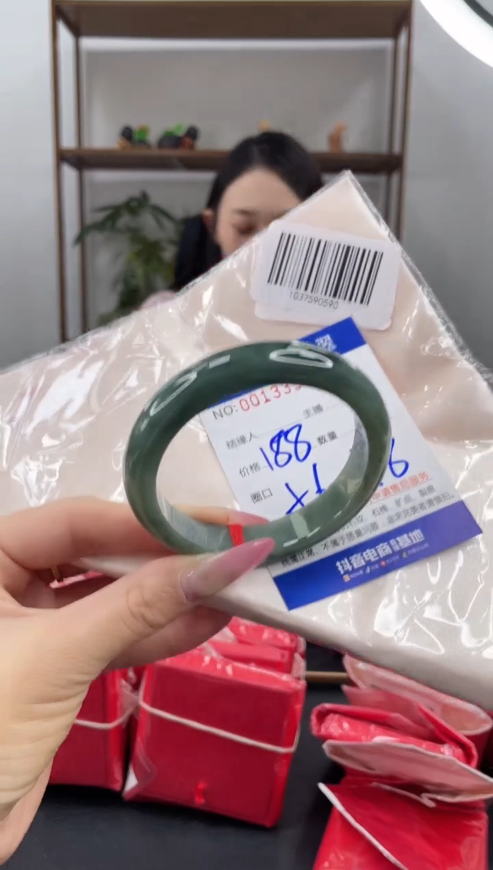 未镶嵌手镯翡翠188.00