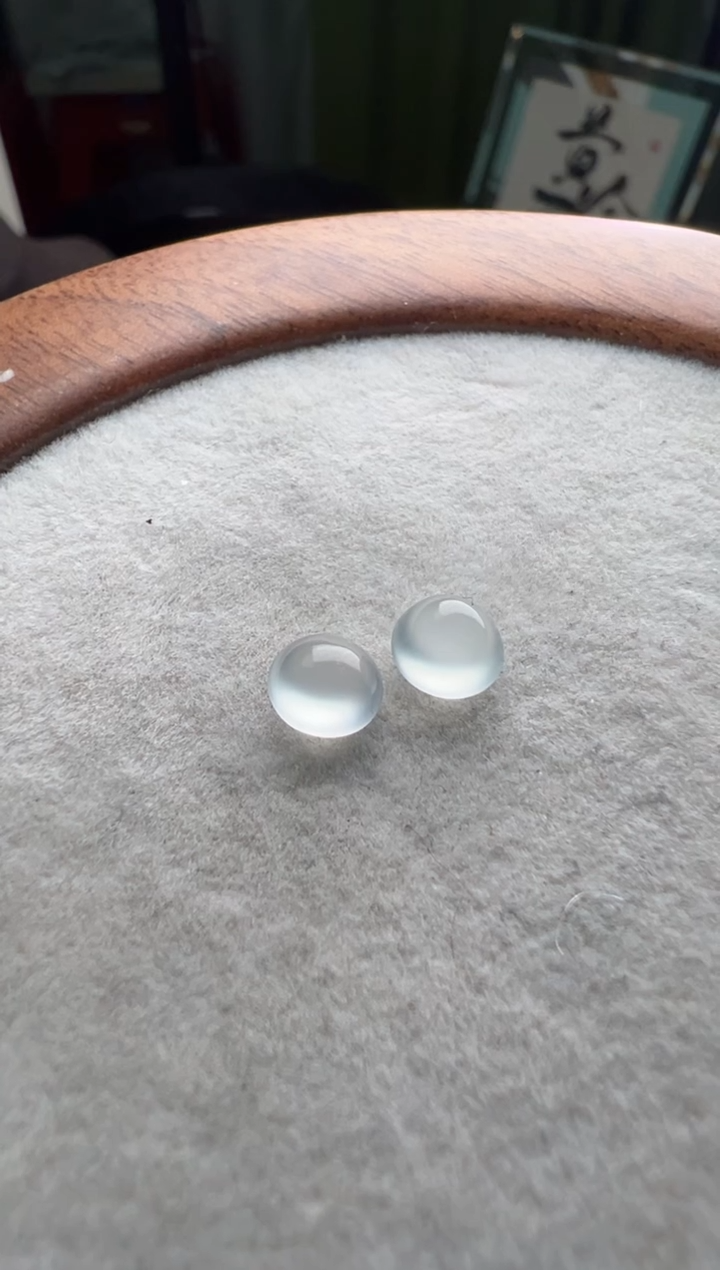 未镶嵌定制翡翠人**得白冰蛋面