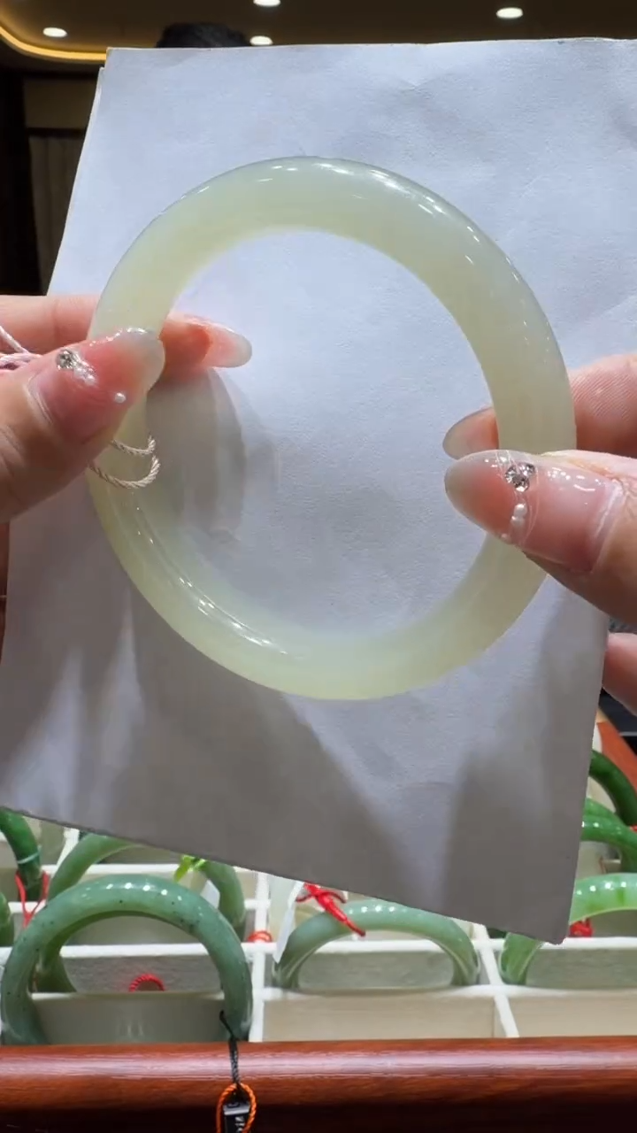 颈饰未镶嵌和田玉手镯61