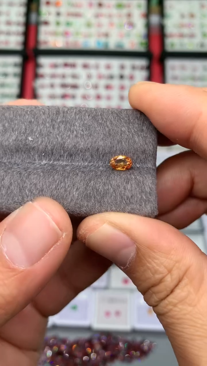 【闪购商品】蓝宝石裸石未镶嵌黄蓝宝0.8ct